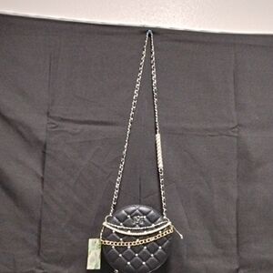 Chic Black Quilted Crossbody Bag with Chain Accents